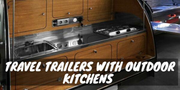 A travel trailer with an outdoor kitchen